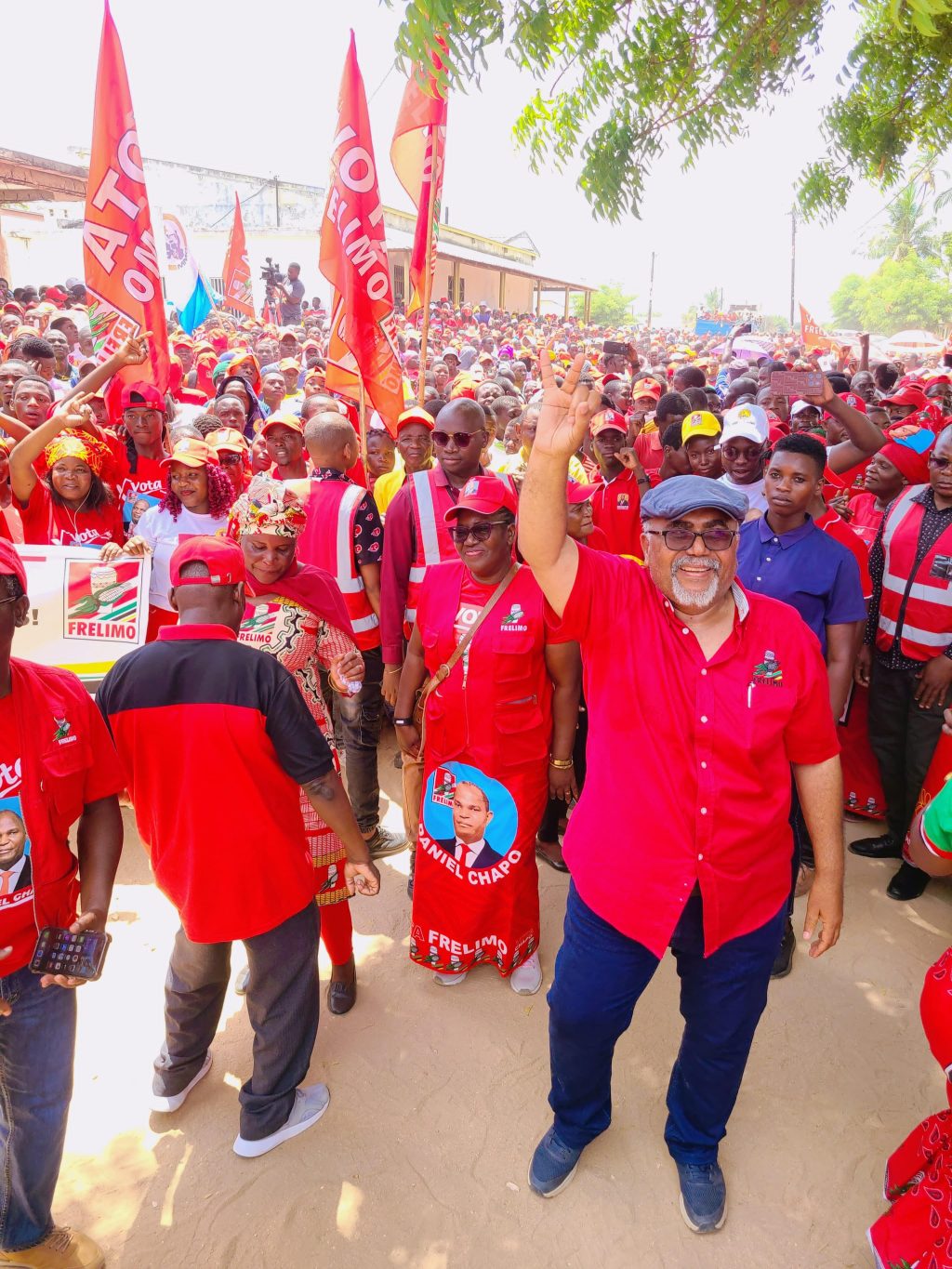 BARULHO NA FRELIMO : SALIMO ACUSA CAMARADAS DE INTRFIRIREM NA LIDERANÇA POLITICA EM NAMPULA